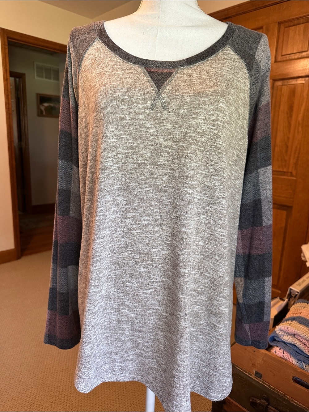 Womens Maurices Long-Sleeve light fleece Shirt - NWOT Gray with Plaid Sleeves XL